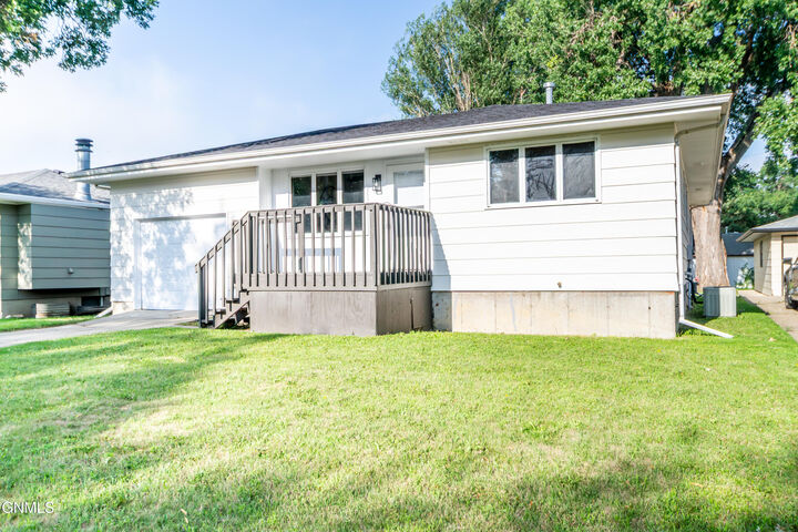 Property Photo:  213 3rd Avenue SW  ND 58554 