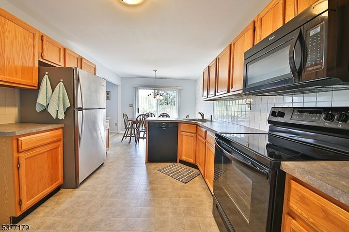 Property Photo:  31 Meadow Pond Rd  NJ 07419 