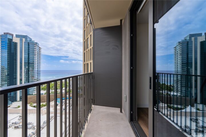 987 Queen Street 2308  Honolulu HI 96814 photo