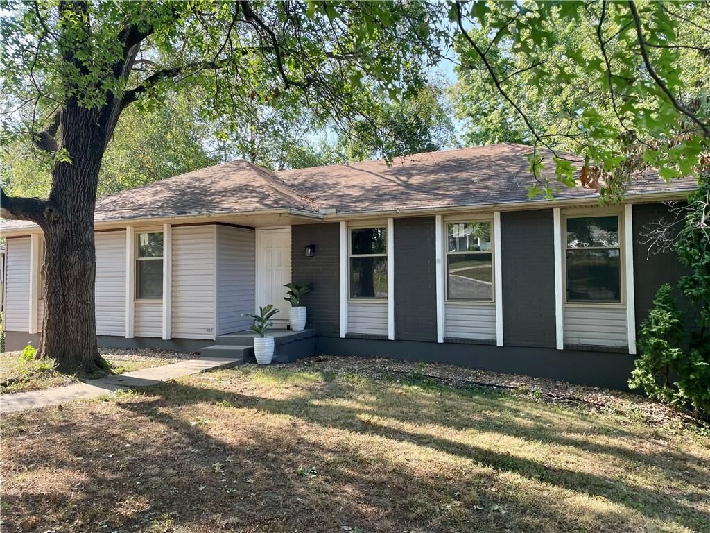 Property Photo:  328 Virginia Road  MO 64024 