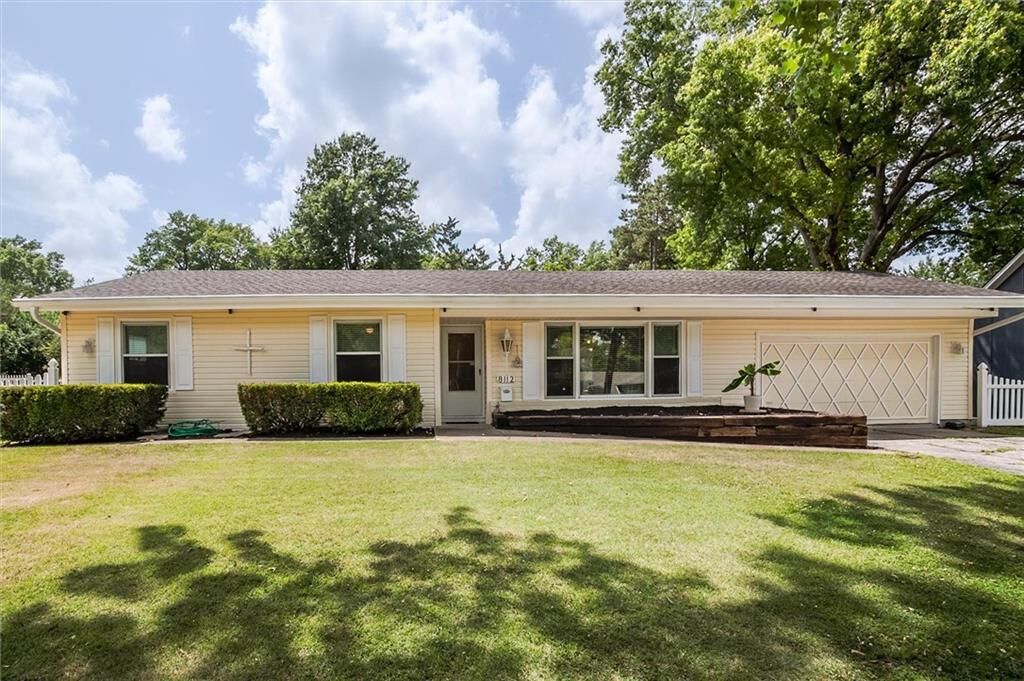 Property Photo: 8112 Dearborn Drive KS 66208