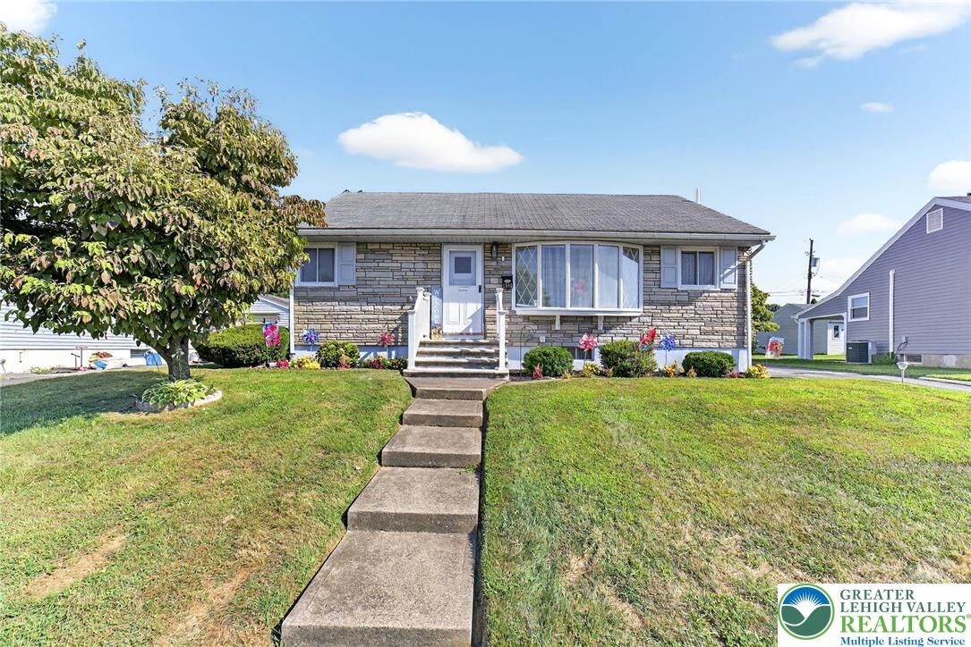 Property Photo:  1546 Eastwood Drive  PA 18018 