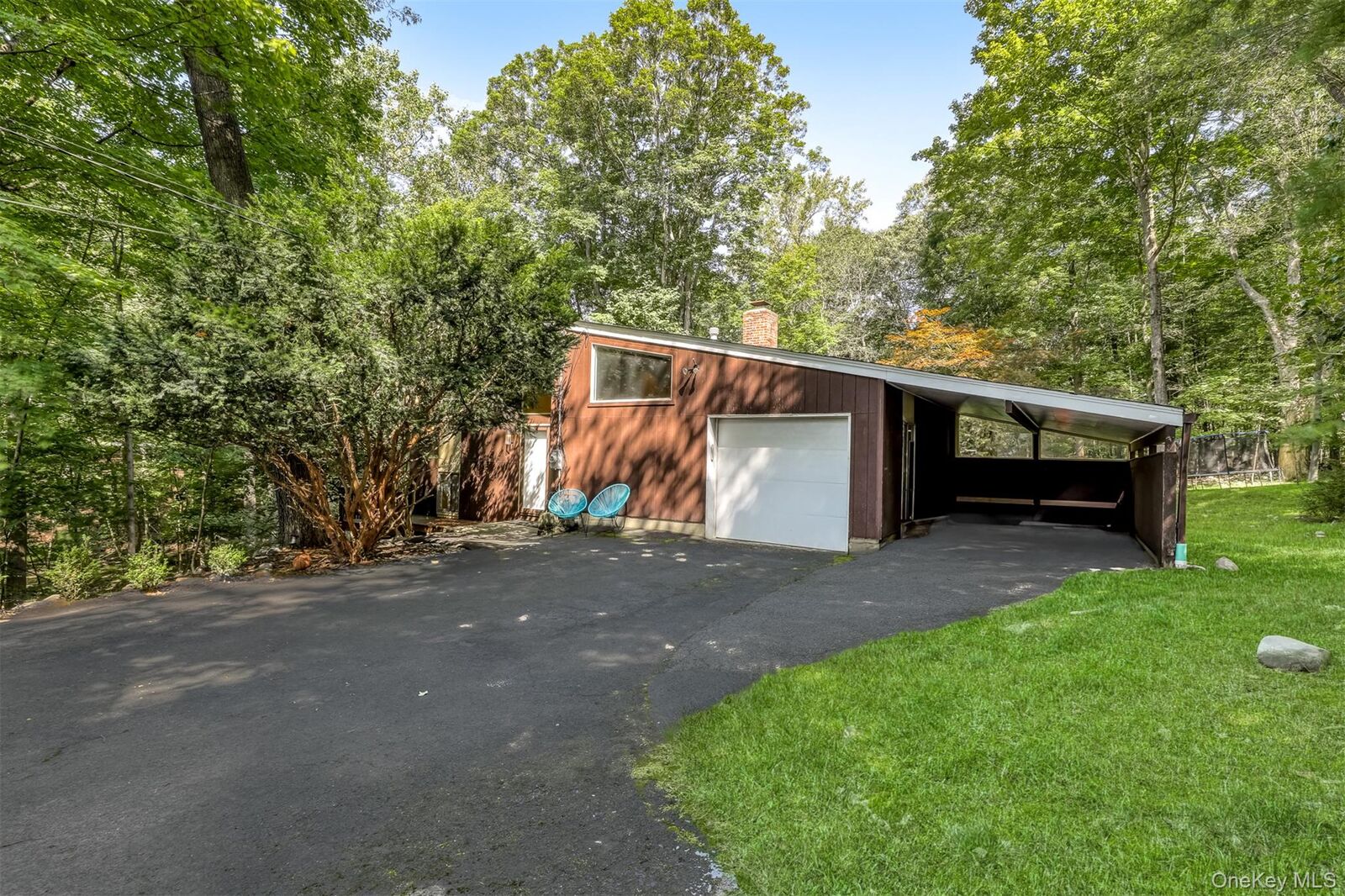 Property Photo:  8 Beaver Hollow Lane  NY 10952 