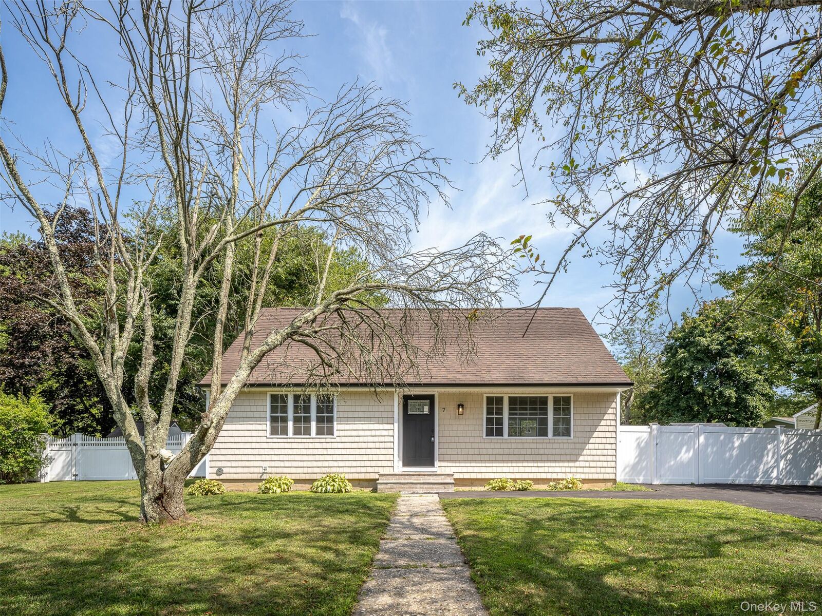 Property Photo:  7 Highview Lane  NY 11961 