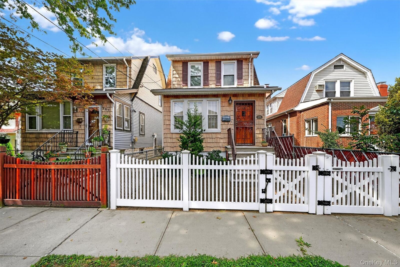 Property Photo:  329 Revere Avenue  NY 10465 