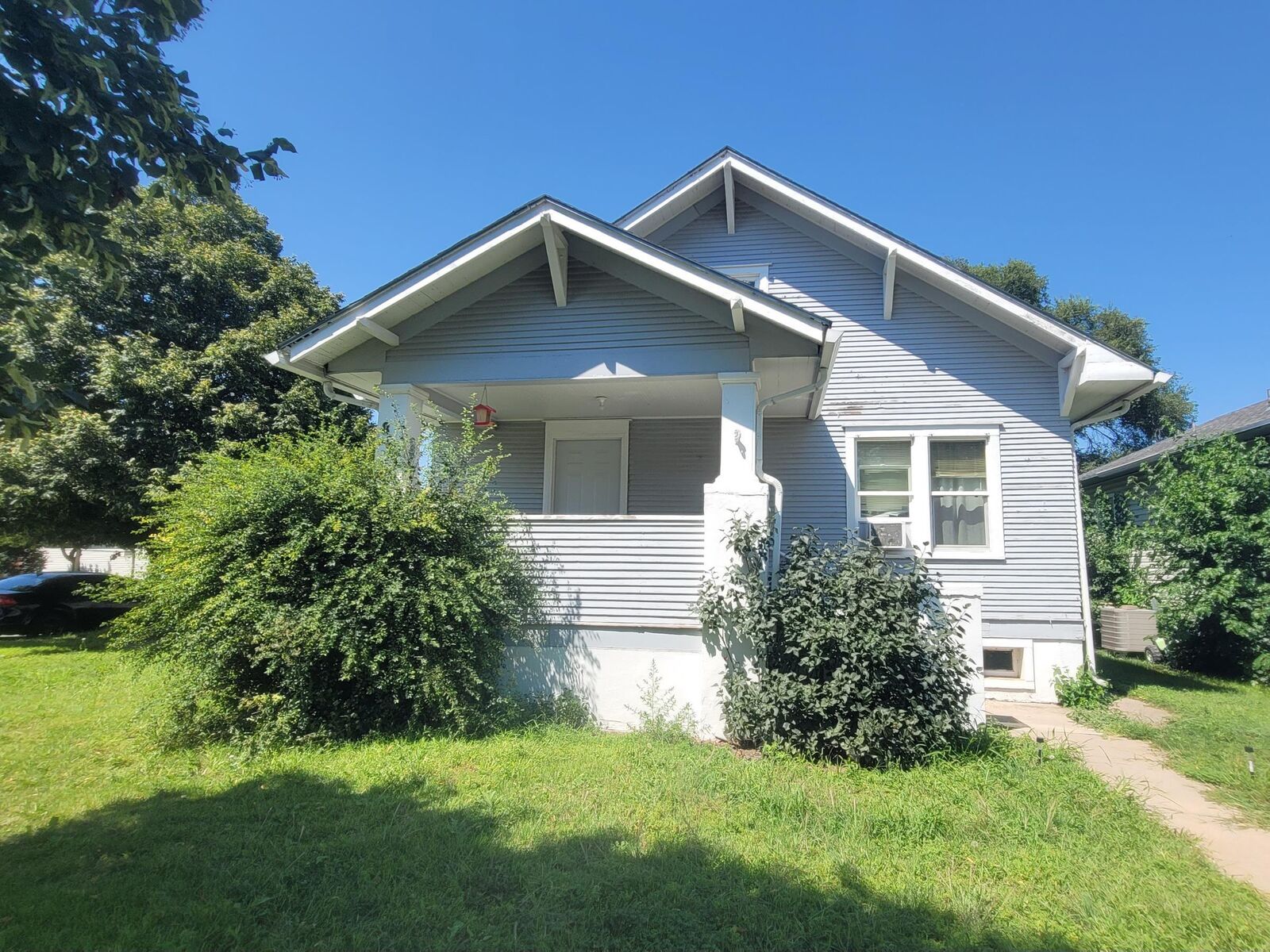 Property Photo:  821 W B  NE 69101 