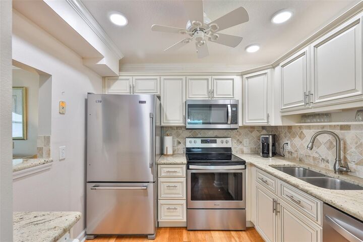 Property Photo:  205 Kings Boulevard 55  FL 33573 