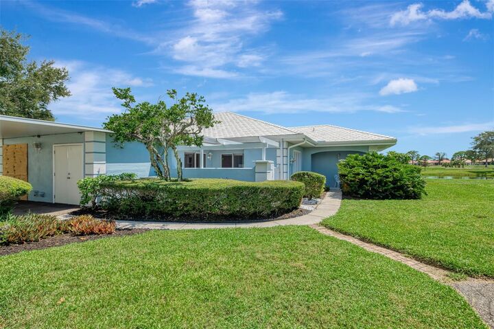 Property Photo:  420 Wexford Circle 124  FL 34293 