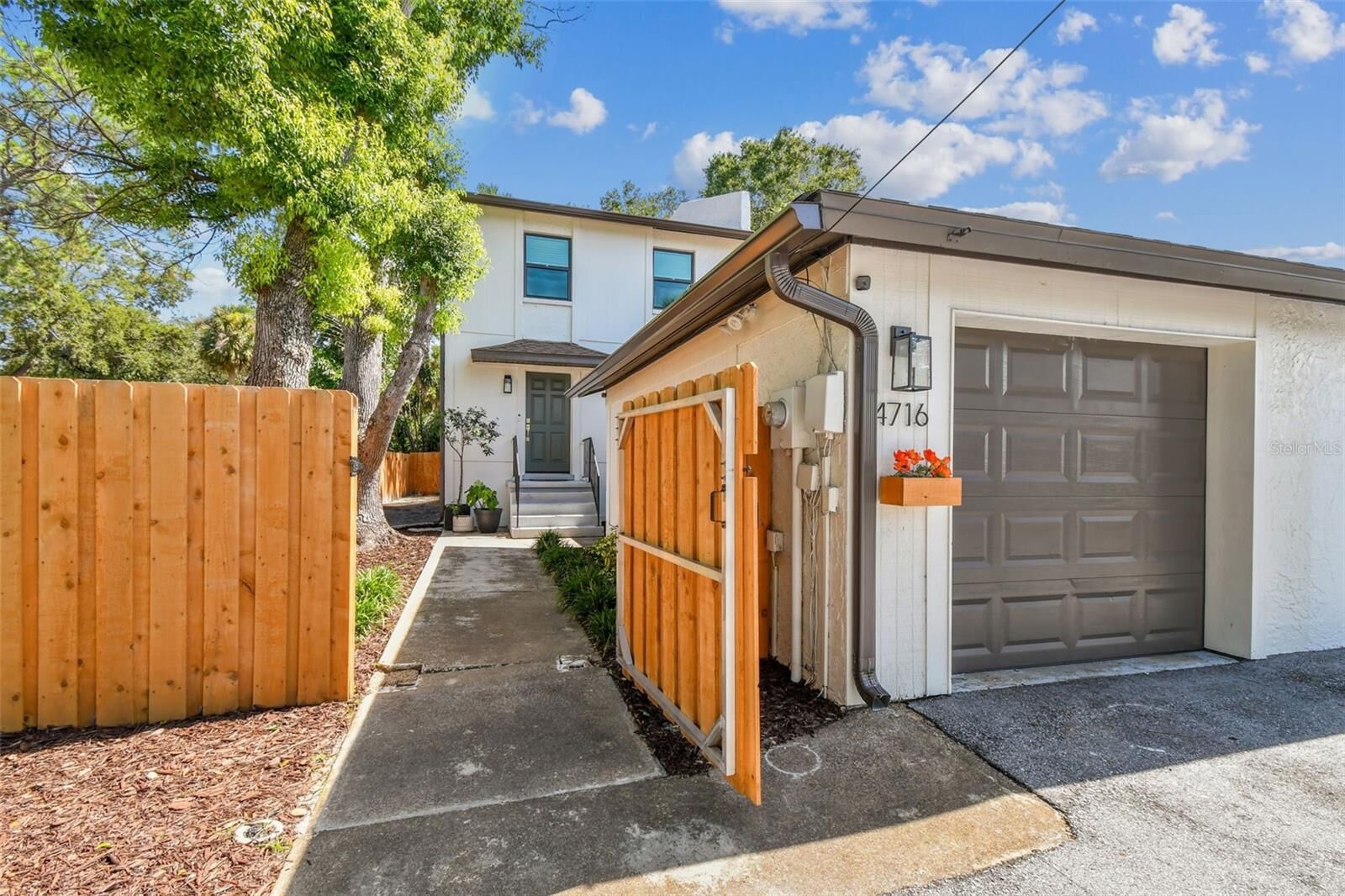 Property Photo: 4716 W Cherokee Road FL 33629