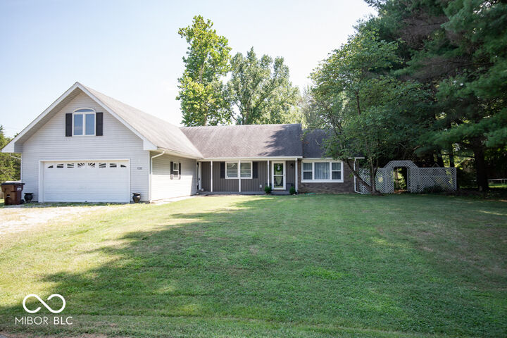 Property Photo: 1735 E Lois Lane IN 47265
