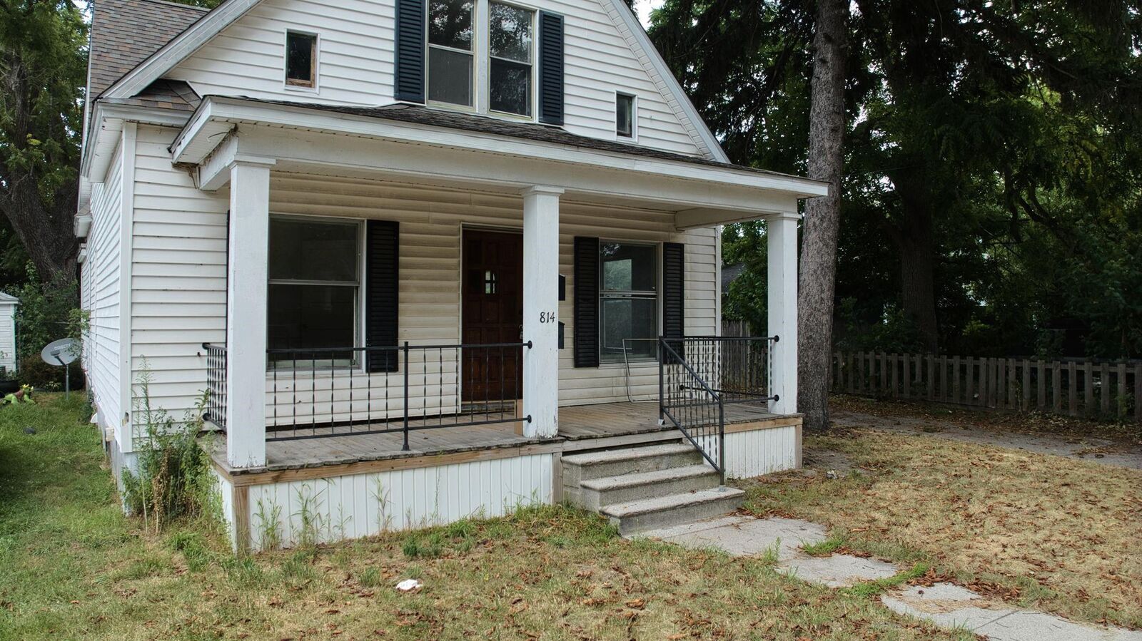 Property Photo:  814 Ash Street  MI 48602 