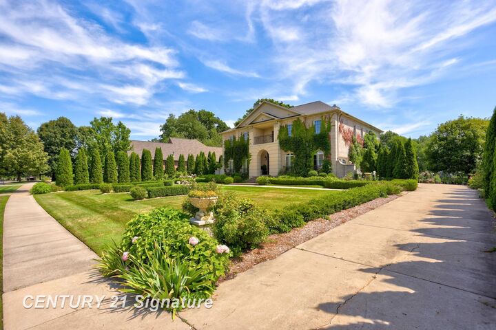 Property Photo: 12 Woodshire Drive MI 48623