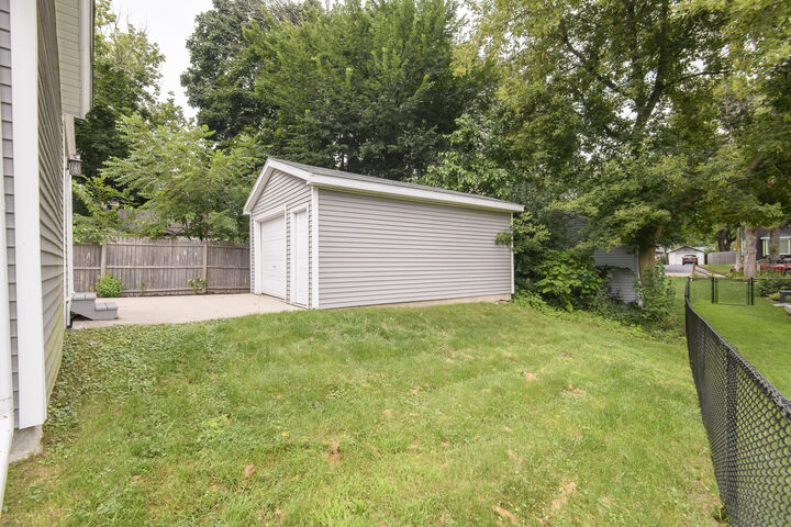 Property Photo:  618 E Anne St  WI 53066 