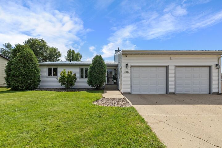 Property Photo: 2615 NW Crescent Dr. ND 58703