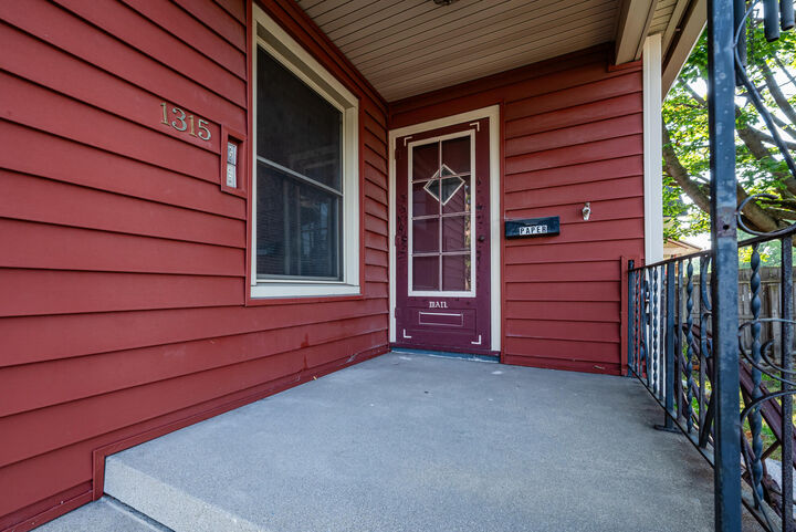 Property Photo:  1315 Maple Street  MI 49120 