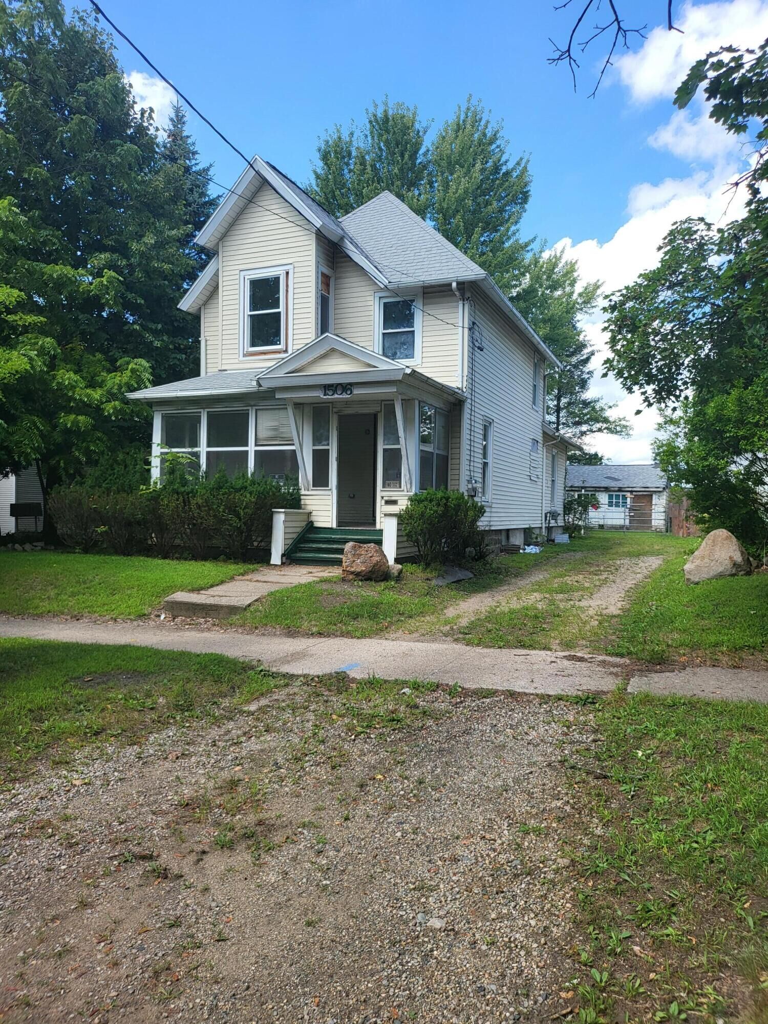 Property Photo:  1506 Pringle Avenue  MI 49203 