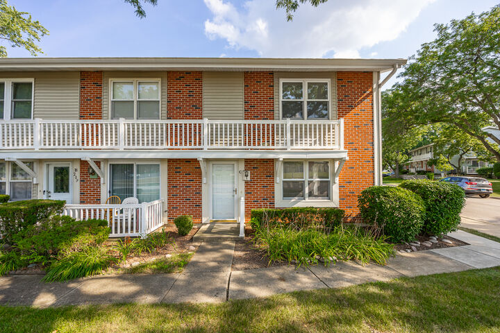 Property Photo:  209 Amherst Court C  IL 60108 