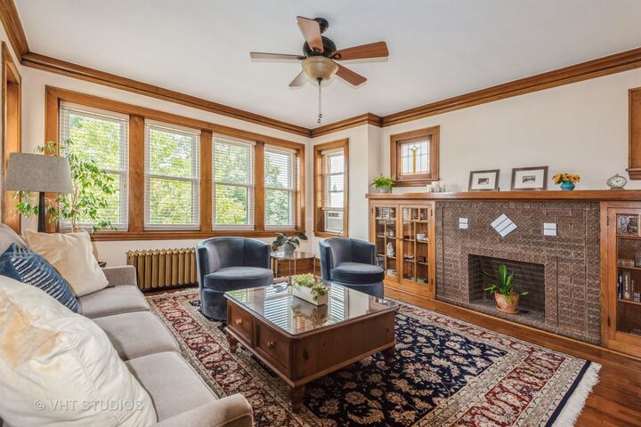 Property Photo: 4933 N Kilpatrick Avenue IL 60630