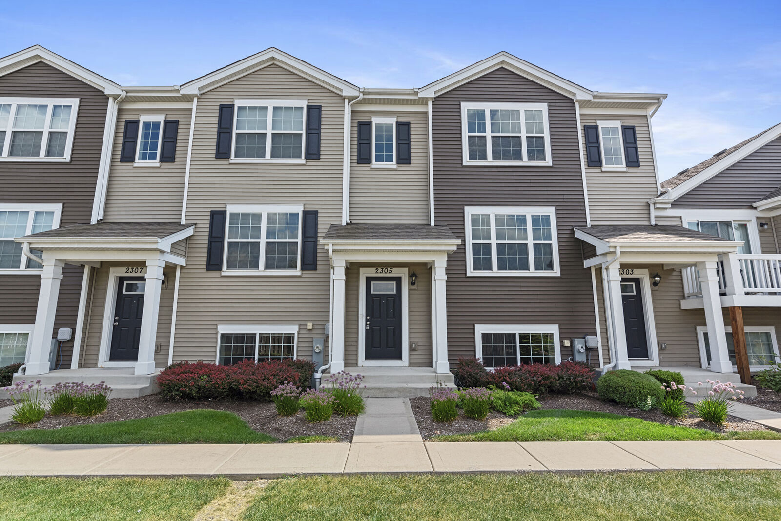 Property Photo:  2305 Upland Road  IL 60140 