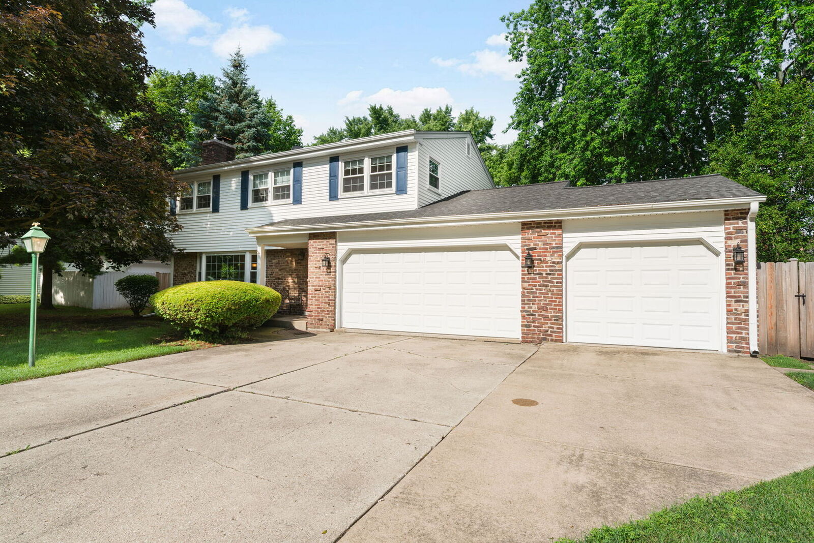 Property Photo:  2S054 Orchard Road  IL 60189 