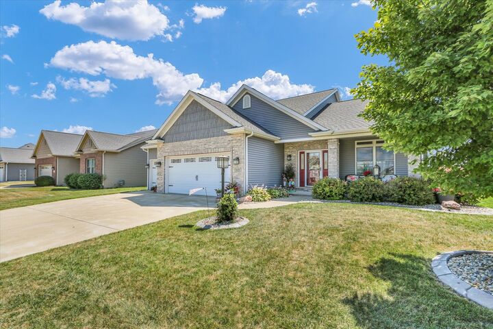 Property Photo:  1121 Declaration Drive  IL 61874 