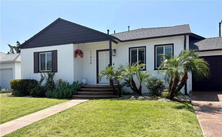 Property Photo: 17434 Tiara Street CA 91316