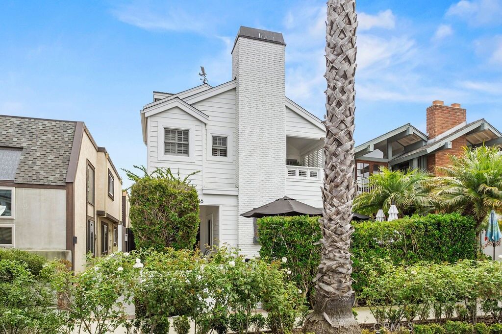 Property Photo:  426 Goldenrod Avenue 1/2  CA 92625 