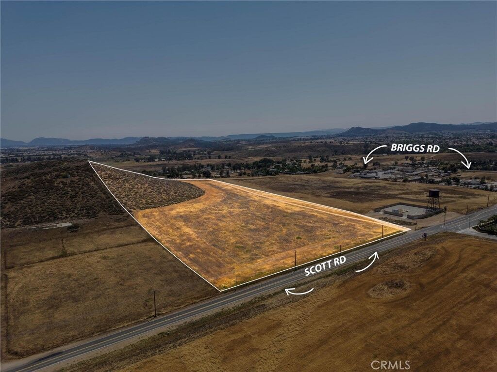 Property Photo:  472 Scott  CA 92584 