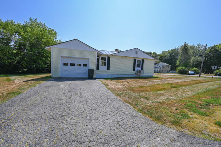 Property Photo:  22 Wheelden Heights  ME 04444 