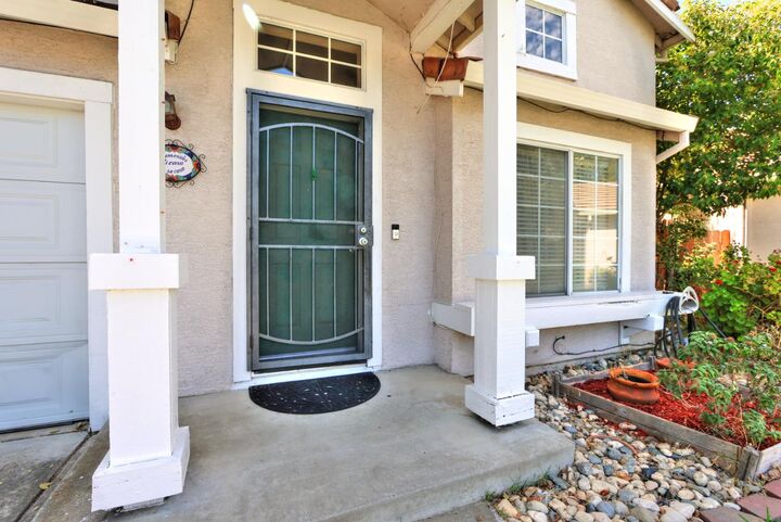 Property Photo: 6701 Venetian Court CA 95758
