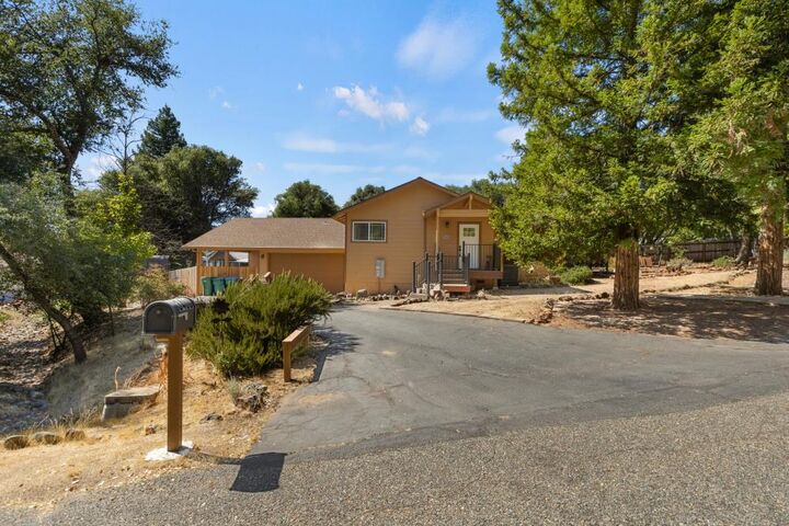 Property Photo: 3400 Oxford Court CA 95682