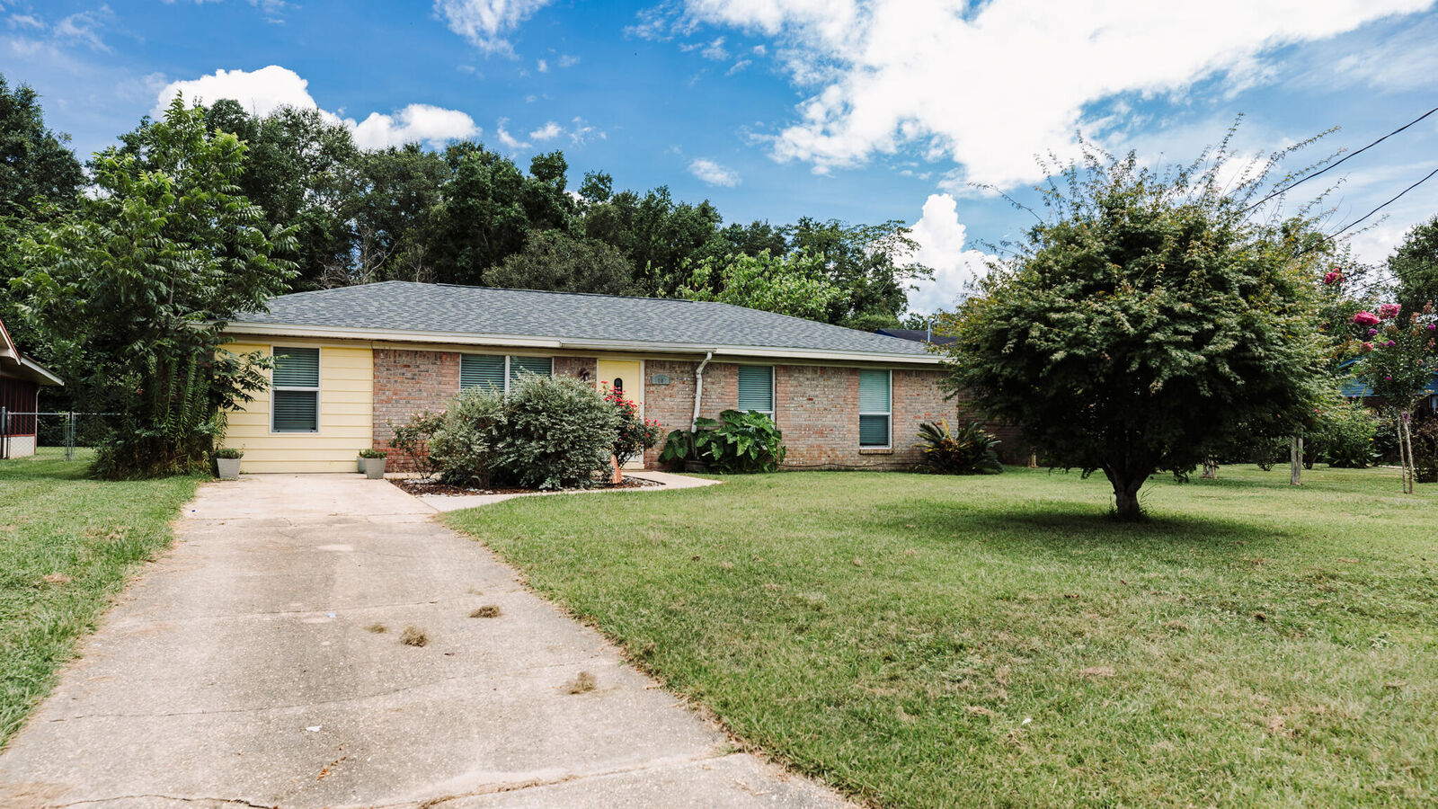 Property Photo:  1007 Woodbury Place  FL 32533 