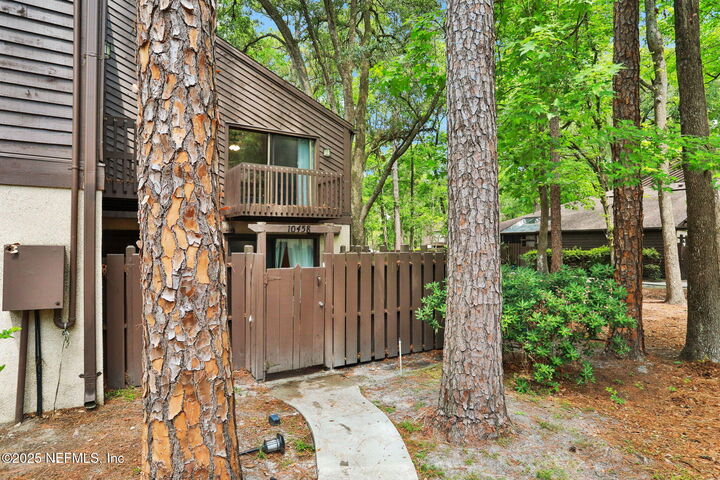 Property Photo: 10458 Big Tree Circle E FL 32257