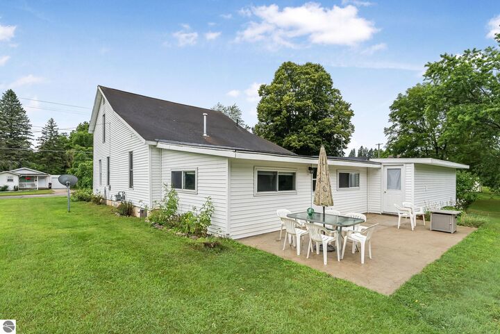 Property Photo: 425 Whaley Street MI 49601