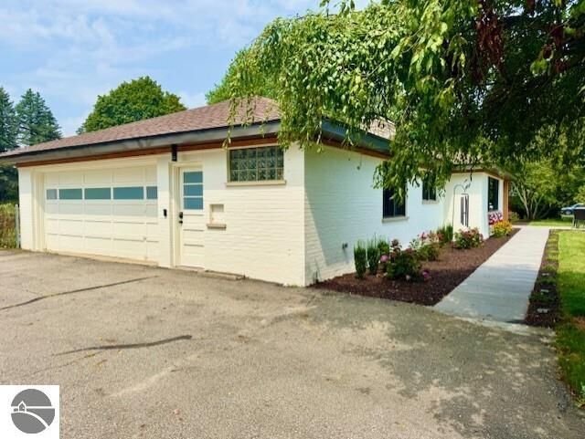 Property Photo:  5811 N Luce Road  MI 48801 