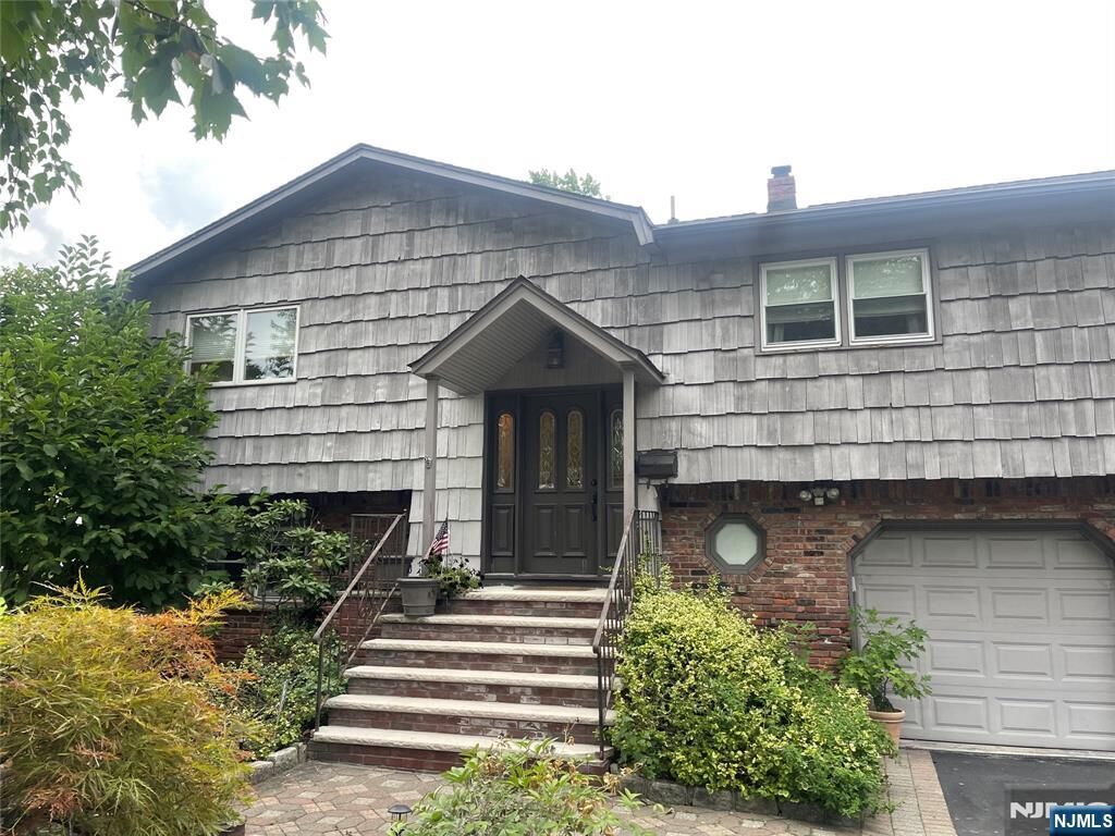 Property Photo:  104 Trinity Court  NJ 07652 