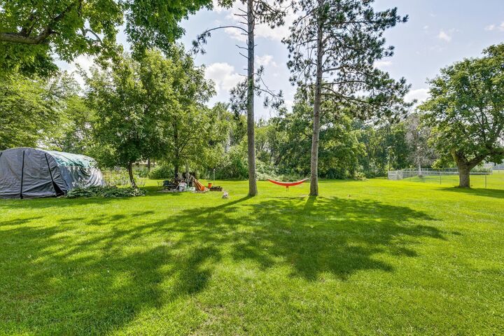 Property Photo:  1646 Burke Avenue E  MN 55109 