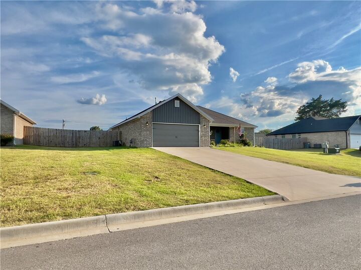 Property Photo: 166 Youngblood Place AR 72740