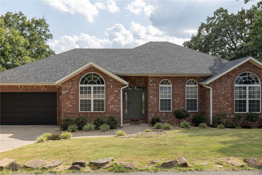 Property Photo:  7 Stratfield Lane  AR 72714 
