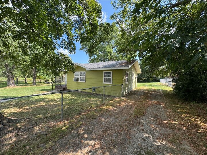 Property Photo: 117 E Russell Street MO 64843