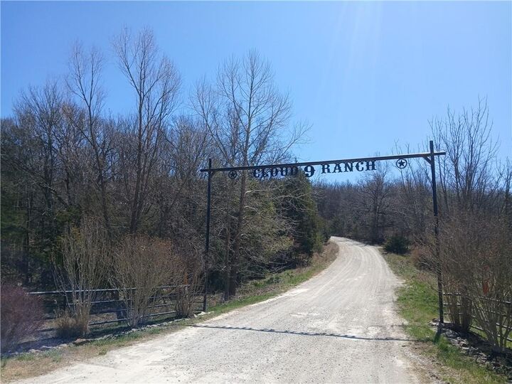 217 Madison 2149  Huntsville AR 72740 photo