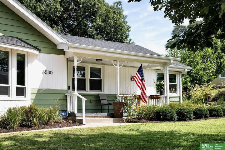 Property Photo: 6530 Seward Street NE 68104