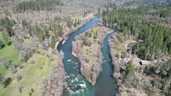 Property Photo:  30480 Highway 62  OR 97541 