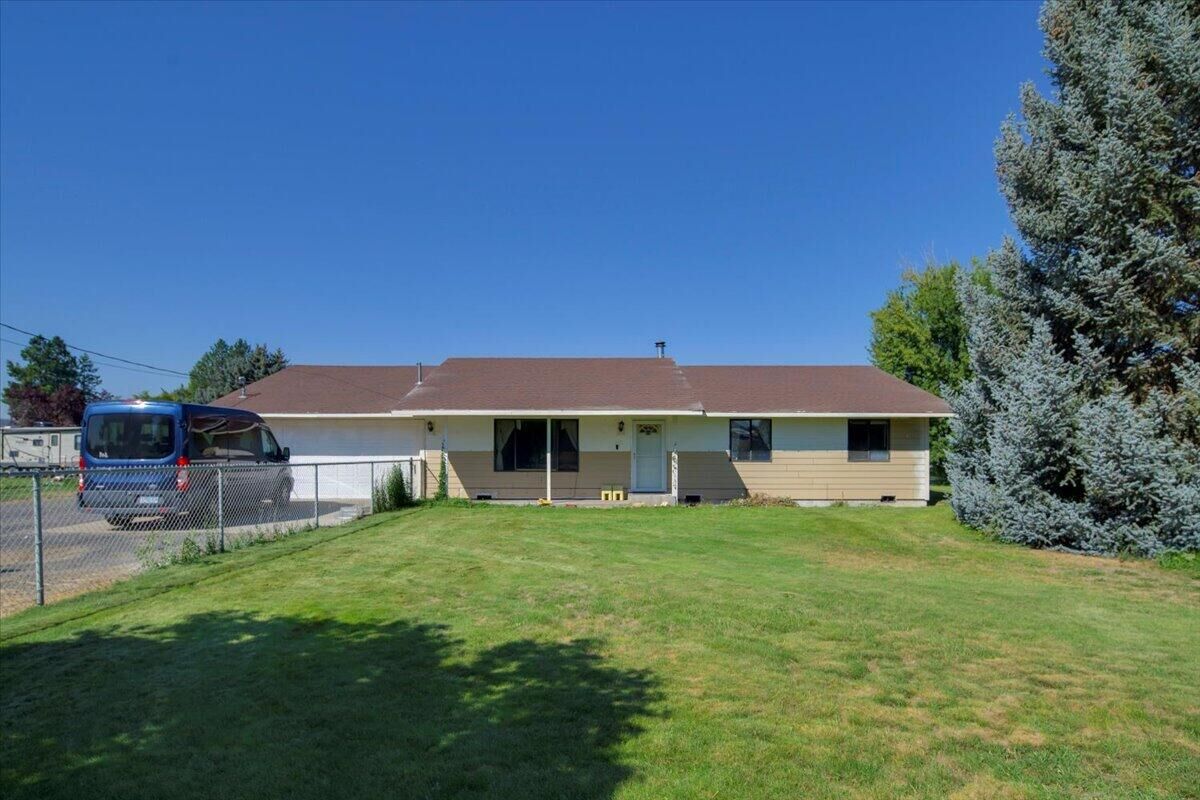 Property Photo: 549 Martingale Road OR 97754