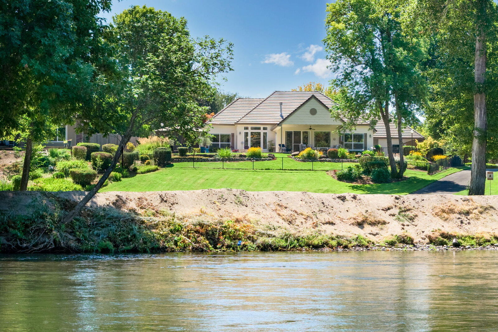 Property Photo:  3318 Rivercrest Drive  OR 97527 