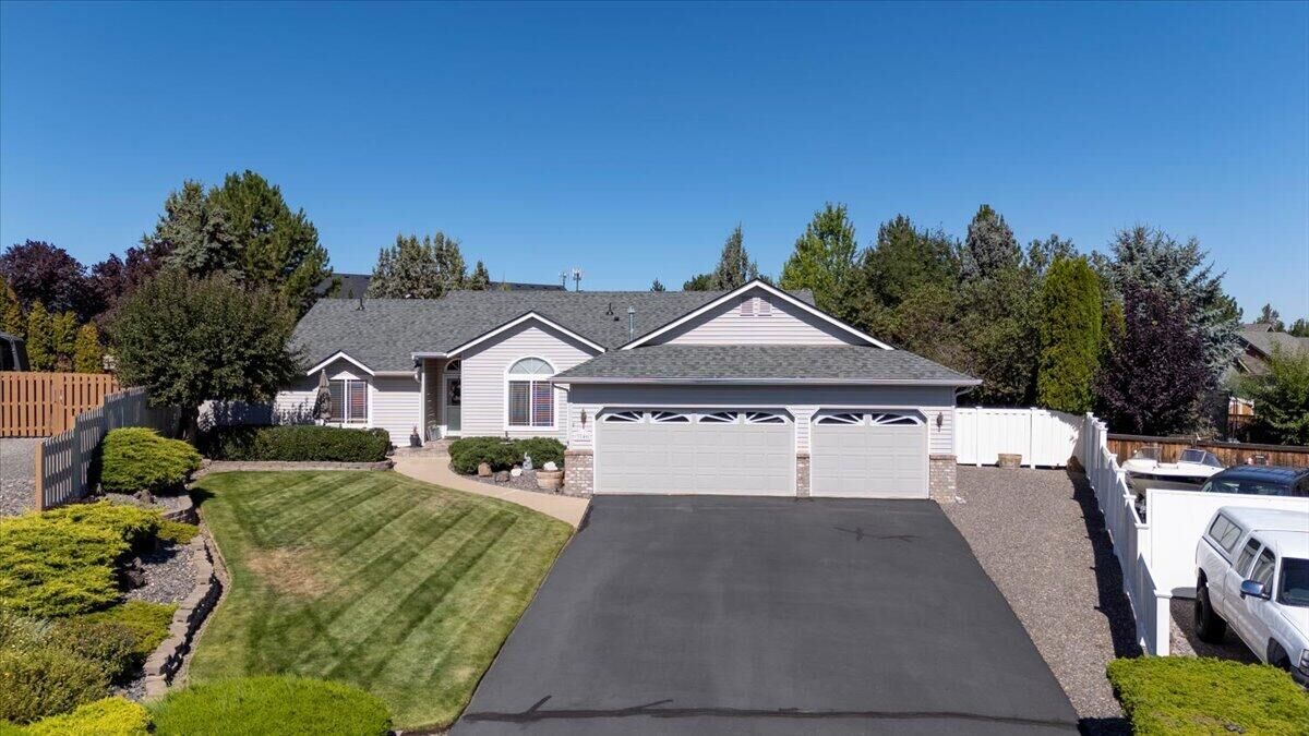Property Photo:  3746 SW Xero Avenue  OR 97756 