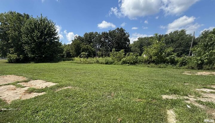 Property Photo: 512 Commercial Street IL 61443