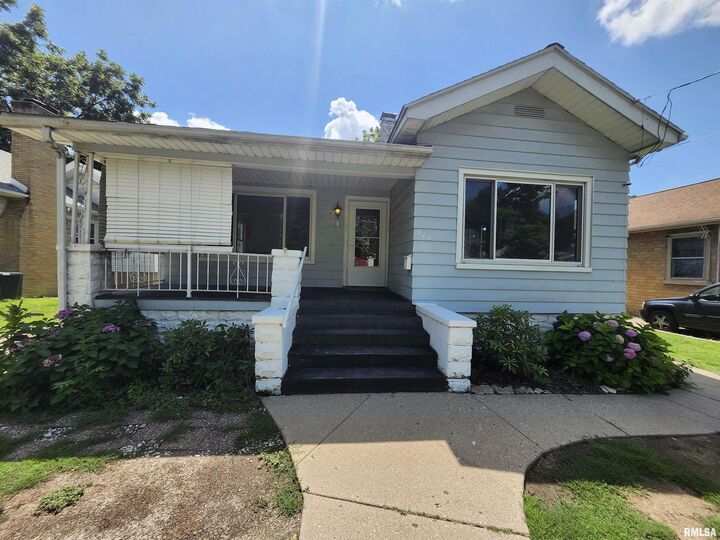 Property Photo:  904 W Gift Avenue  IL 61604 