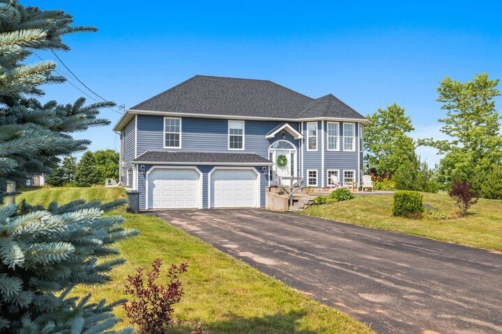 Property Photo: 35 Antoinette Drive PE C0B 1T0
