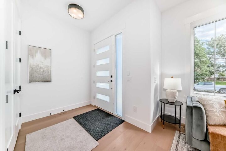 Property Photo:  2426 53 Avenue SW  AB T3E 8G9 